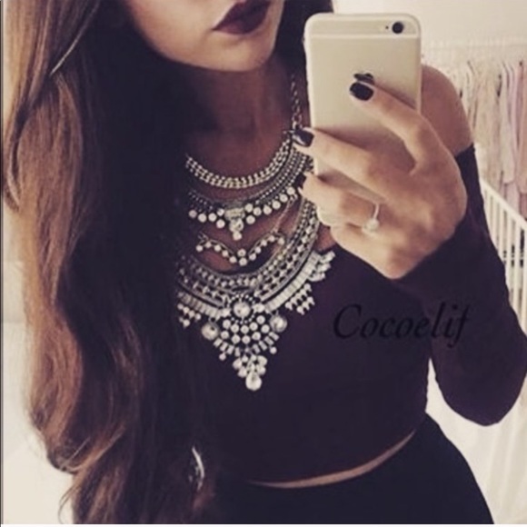 Beautiful Crystal Statement Necklace - Picture 5 of 7